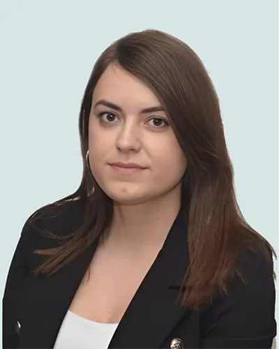Aleksandra Petrović – profesorka srpskog jezika u Školi MaRS Aleksandra Petrović, profesorka srpskog jezika i književnosti u Školi MaRS za pripremu male mature
