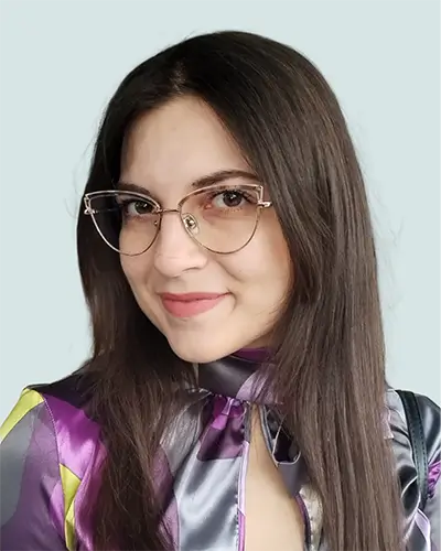 Milica Ljubenović – profesorka srpskog jezika u Školi MaRS Milica Ljubenović, profesorka srpskog jezika i književnosti u Školi MaRS za pripremu male mature