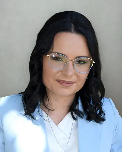 Natalija Radenković – profesorka srpskog jezika u Školi MaRS Natalija Radenković, profesorka srpskog jezika i književnosti u Školi MaRS za pripremu male mature